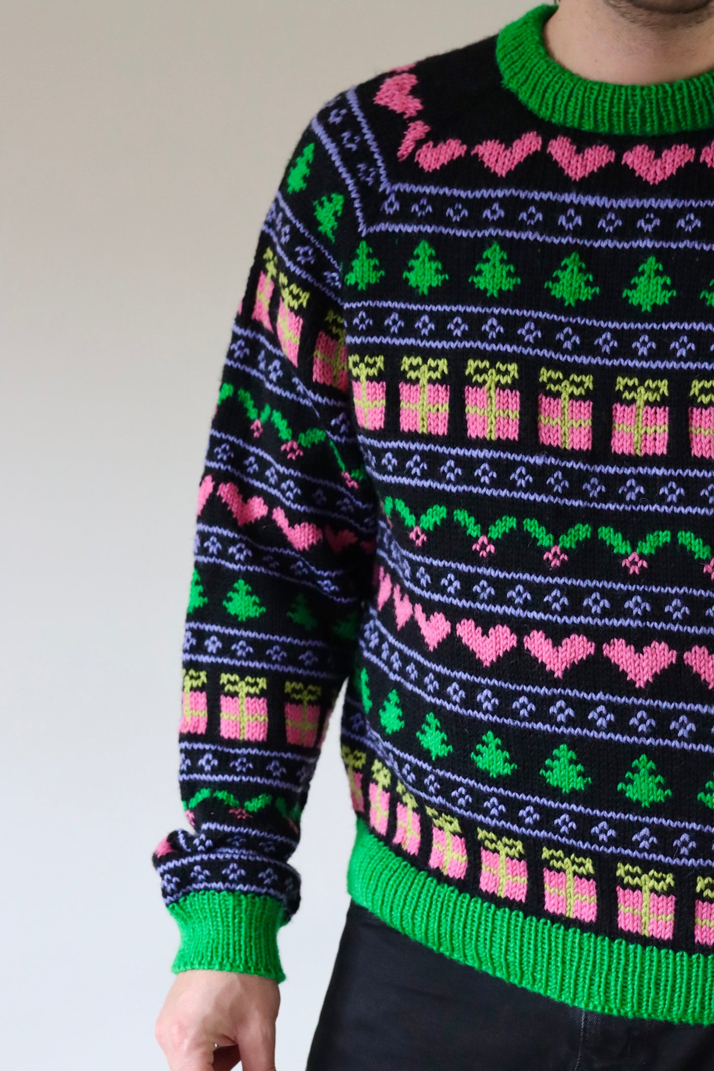 Un-told Christmas Sweater - english