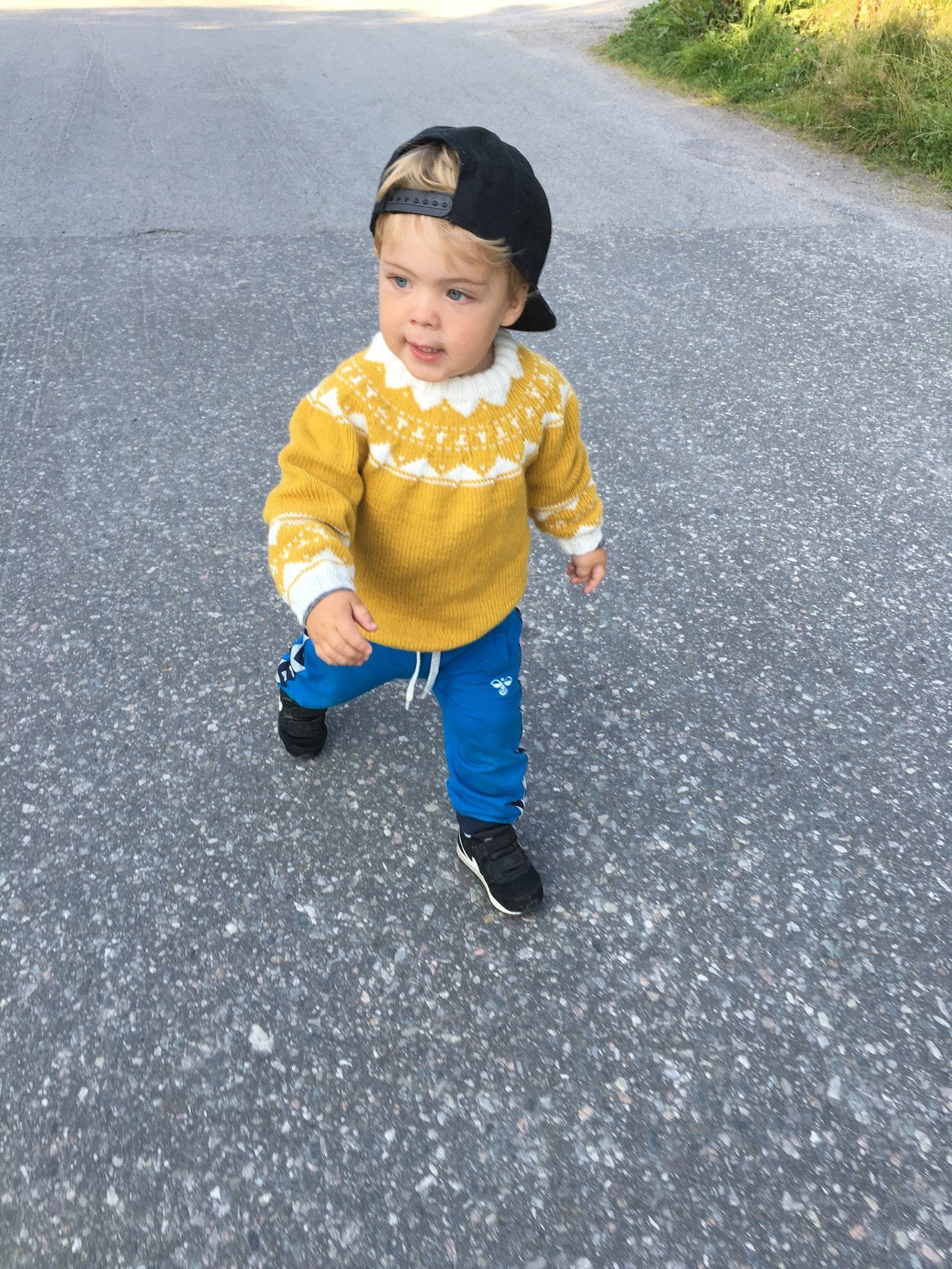 Tobiasgenseren Genser Guttenogstrikkemor