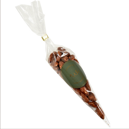 Brente kanel-mandler i pose