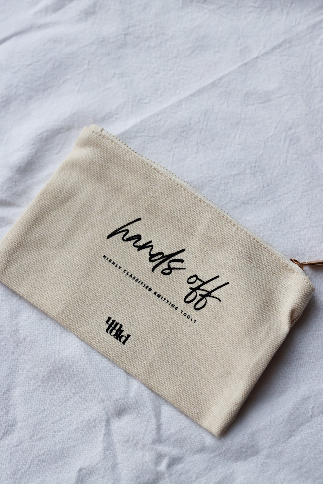 Un-told pouch / Hands off