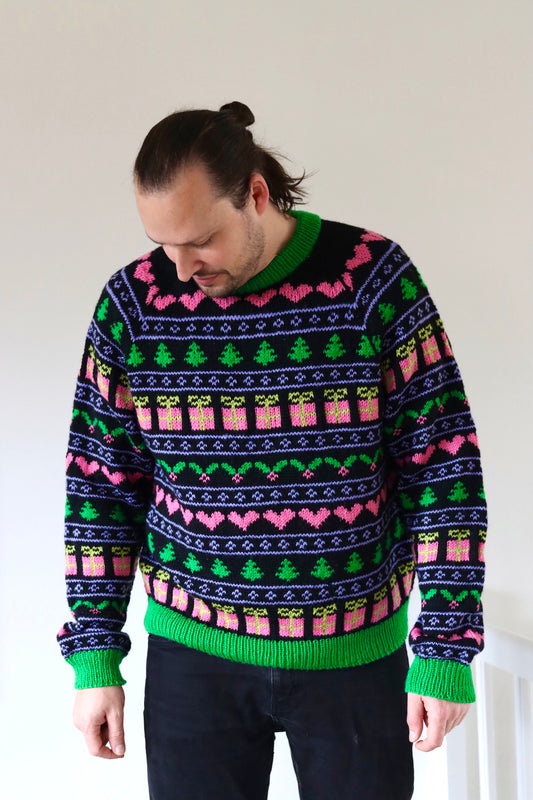 Un-told Christmas Sweater - english